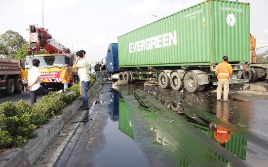 tỷ lệ cá cược kèo nhà cái nạn liên hoàn trên cầu vượt Thủ Đức