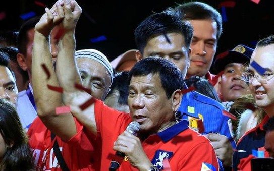 Tân tổng thống Philippines bị tố quấy rối tình dục