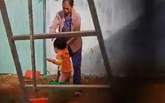 Công an triệu tập người phụ nữ kèo nhà cái tỷ lệ bóng đá hạ trẻ em lên làm việc