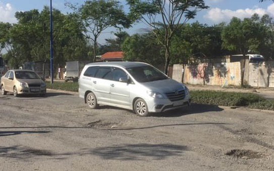 Đường mới làm đã lún, sụt