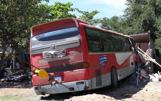 Xe khách tông sập nhà dân, 3 tỷ lệ kèo nhà cái 88 thoát chết