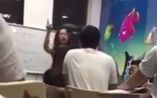Cô giáo nói tỷ lệ kèo nhà cái malaysia "óc lợn": Trung tâm tiếng Anh "dạy chui"