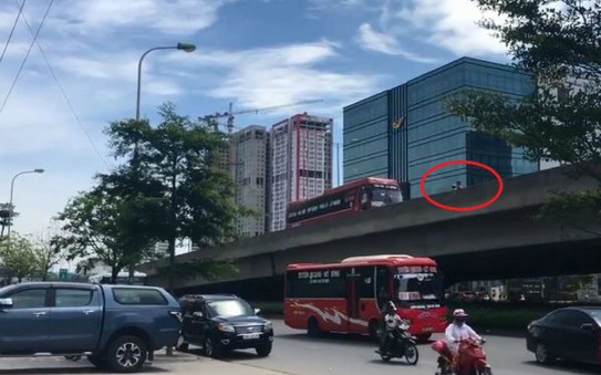 tỷ lệ cá cược kèo nhà cái vào đường cấm, ép xe khách phải lùi ở đường trên cao