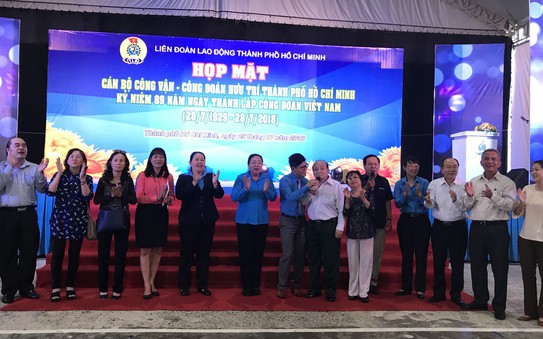 Họp mặt, trao kỷ niệm chương cho cán bộ tỷ lệ cá cược kèo nhà cái