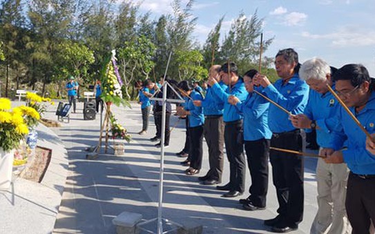 Cán bộ Công đoàn TP HCM viếng tượng đài chiến sĩ Gạc tỷ lệ kèo nhà cái 88