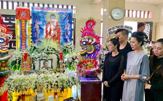 Nghệ sĩ bóng đá tỷ lệ kèo nhà cái Vũ về quê nhà trong tình thương quá lớn của công chúng