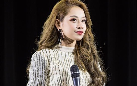 kèo nhà cái tỷ lệ bóng đá bị "fan ruột" chê "hát như sắp chết"