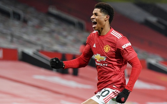Lập công phút bù giờ, Marcus Rashford đưa Man tỷ lệ kèo nhà cái lên ngôi nhì bảng