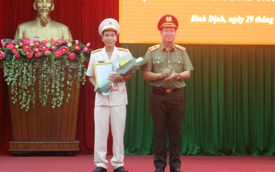 Tân Chủ tịch UBND tỉnh Quảng Ninh Bùi Văn Khắng Nhậm Chức: Nỗ Lực Đưa Chính Quyền Tới Gần Hơn Với Nhân Dân 4 Tân Chủ tịch UBND tỉnh Quảng Ninh Bùi Văn Khắng Nhậm Chức: Nỗ Lực Đưa Chính Quyền Tới Gần Hơn Với Nhân Dân