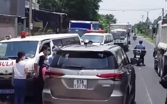 Phạt 4 triệu đồng, tước giấy phép lái xe tài xế cản trở xe cứu thương