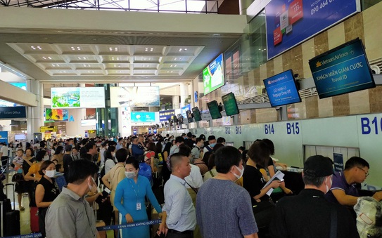 Doanh nghiệp hàng không căng mình tái định vị