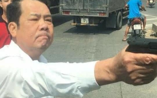 Vì sao giám đốc công ty bảo vệ rút súng dọa "bắn vỡ sọ" tài xế bị bắt khẩn cấp?