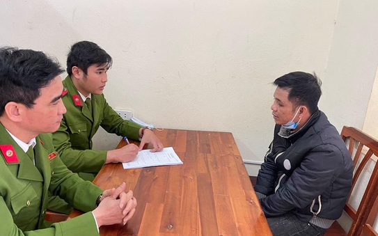 Nhóm côn đồ bịt mặt đi 2 ôtô che BKS tới chặt phá đào, quất của người dân bán tỷ lệ kèo nhà cáit