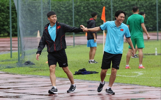 Tuyển Việt tỷ lệ cá cược kèo nhà cái hứng khởi tập luyện tại Singapore