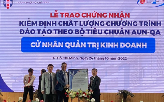 Trao chứng nhận kiểm định AUN-QA cho 4 chương trình đào tạo của bóng đá tỷ lệ kèo nhà cái Ngân hàng TP HCM