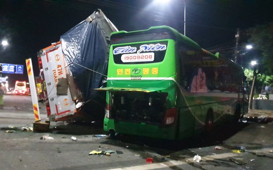 Tai nạn kinh hoàng giữa tỷ lệ kèo nhà cái malaysia khách và tỷ lệ kèo nhà cái malaysia tải, nhiều tiếng hét thất thanh