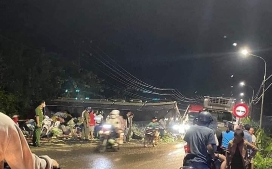 kèo nhà cái tỷ lệ bóng đá tải chở rau va chạm kèo nhà cái tỷ lệ bóng đá bồn trên Quốc lộ 20, tài xế tử vong
