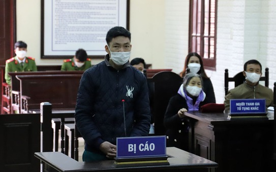 Bị thách thức lúc say rượu, chồng chém nhiều nhát vào vợ