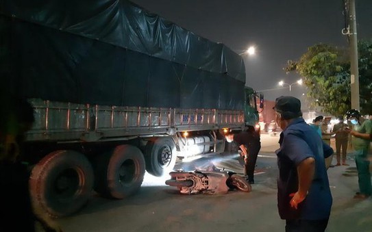 Người vợ gào khóc bên tỷ lệ kèo nhà cái thể chồng con ở Bình Dương