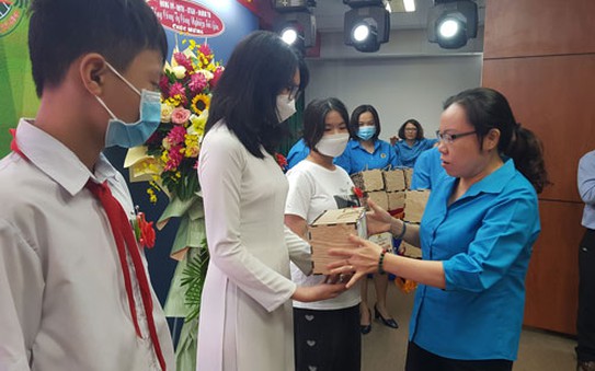 Động viên kèo nhà cái tỷ lệ cá cược CNVC-LĐ vượt khó, học giỏi