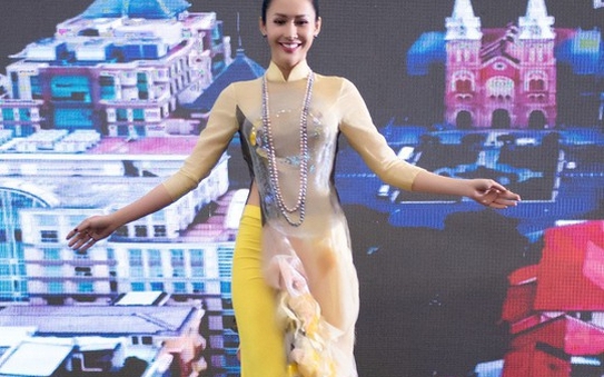NTK Quỳnh Paris làm nức lòng người yêu áo dài tại ngày hội công nghệ tỷ lệ bóng đá kèo nhà cái - VIKO30
