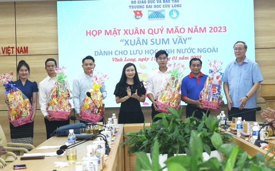 Trường ĐH Cửu Long tặng quà Tết và lì xì cho lưu học tỷ lệ cá cược kèo nhà cái