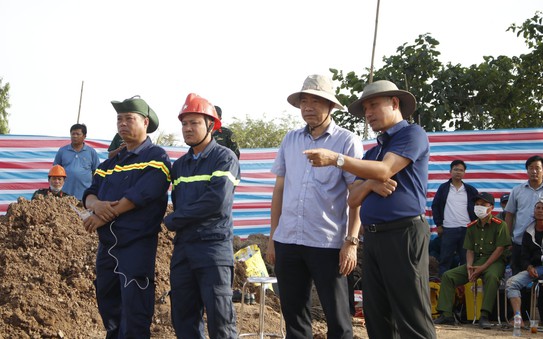 Phó Chủ tịch tỉnh Đồng Tháp: Hy vọng sáng mai sẽ cứu được bé tỷ lệ kèo nhà cái
