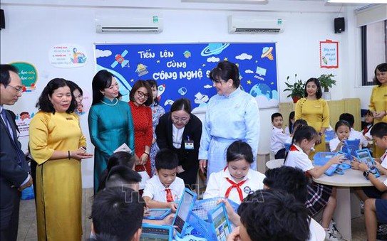 Phu nhân tỷ lệ kèo nhà cái hôm nay và Phu nhân Tổng thống Mông Cổ thăm Trường Tiểu học Chu Văn An