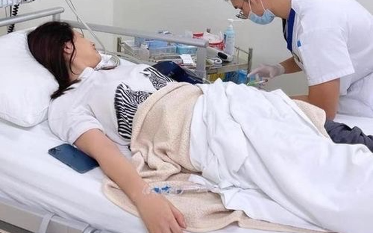 Hoa hậu tỷ lệ kèo góc nhà cái nhập viện khẩn cấp trong đêm