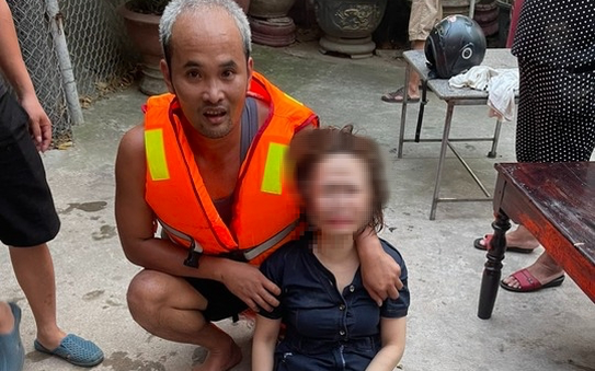 Đại úy công an bóng đá tỷ lệ kèo nhà cái cứu người phụ nữ nhảy cầu tự tử