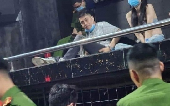 DJ Thái Hoàng bị bắt quả tang tàng trữ ma túy khi biểu diễn trong quán tỷ lệ kèo góc nhà cái