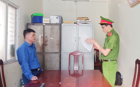 Bắt một cựu trưởng phòng kinh doanh bảo hiểm
