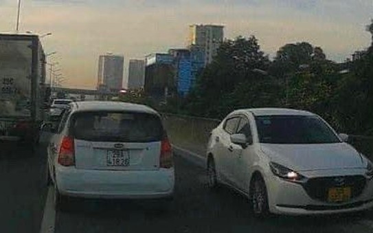 Mượn ôtô của anh trai, kèo nhà cái tỷ lệ bóng đá phụ nữ đi ngược chiều ở đường trên cao