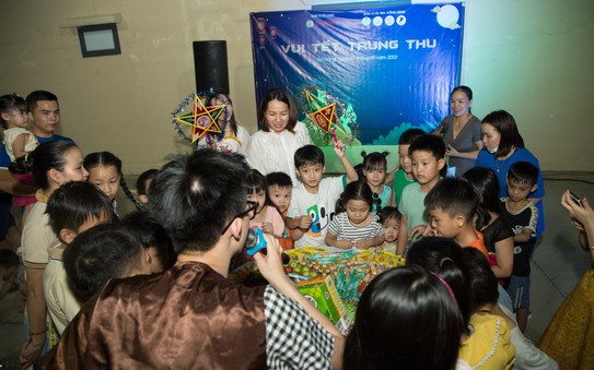 Đem Trung bóng đá tỷ lệ kèo nhà cái đến với con công nhân tại Đà Nẵng