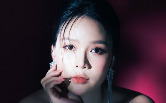 "Bà bầu" tỷ lệ kèo nhà cái hôm nay khoe nhan sắc rạng ngời trước ngày sinh