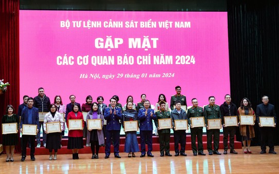 Bộ Tư lệnh Cảnh sát biển tặng Bằng khen cho Báo Người tỷ lệ cá cược kèo nhà cái Động