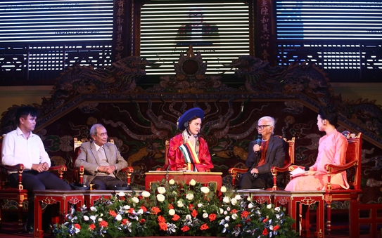Ra mắt sách "Hàm Nghi - Hoàng đế lưu vong, nghệ sĩ ở Alger"
