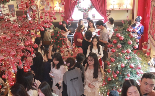 Chủ qutỷ lệ cá cược kèo nhà cái cà phê "hốt bạc" nhờ theo trend chụp hình mùa Noel