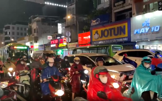 CLIP: tỷ lệ kèo nhà cái mưa to giờ tan tầm, giao thông nhiều nơi ùn ứ