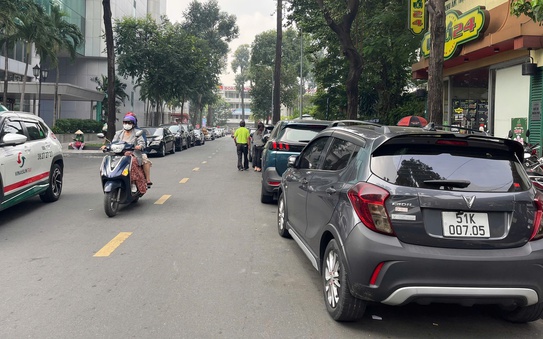kèo nhà cái tỷ lệ cá cược: Ô tô dừng, đậu tràn lan, gây ùn ứ