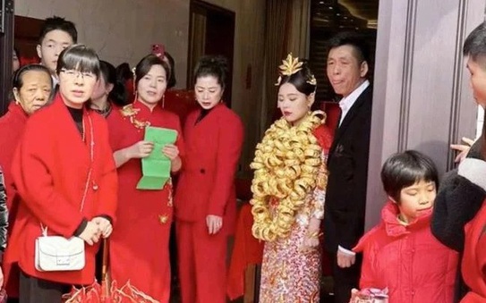 Cô dâu đeo trăm chiếc vòng rồng phượng, dân mạng tỷ lệ kèo nhà cái hôm nay choáng ngợp