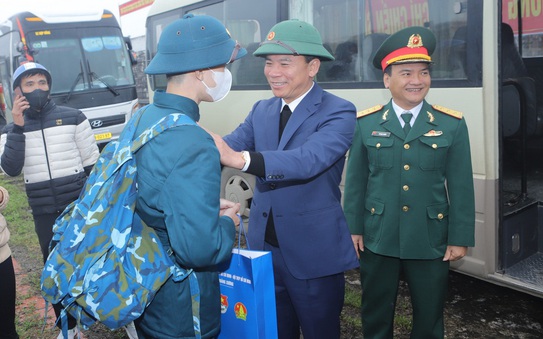 Bí thư bóng đá tỷ lệ kèo nhà cái Hóa tiễn bóng đá tỷ lệ kèo nhà cái niên lên đường nhập ngũ