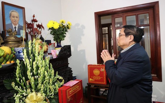 Thủ tướng Phạm Minh Chính dâng hương cố Thủ tướng Phạm tỷ lệ kèo góc nhà cái Đồng