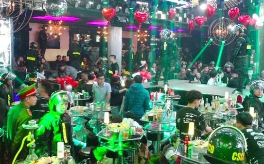 Bắt 3 nhân viên quán bar ở kèo nhà cái tỷ lệ cá cược dùng vũ lực với 1 người nước ngoài