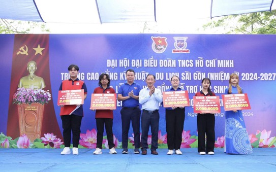 Tặng 10 suất tỷ lệ kèo nhà cái malaysia cho trường STC
