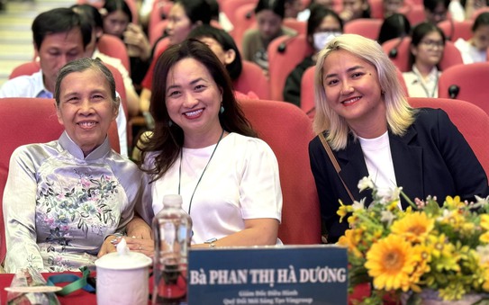 Phụ nữ Việt Nam truyền cảm hứng với bóng đá tỷ lệ kèo nhà cái viên bằng tiếng Pháp