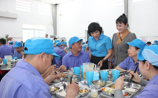 Ấm áp "Bữa cơm Công đoàn" tại Công ty CP In Bao bì tỷ lệ kèo nhà cái