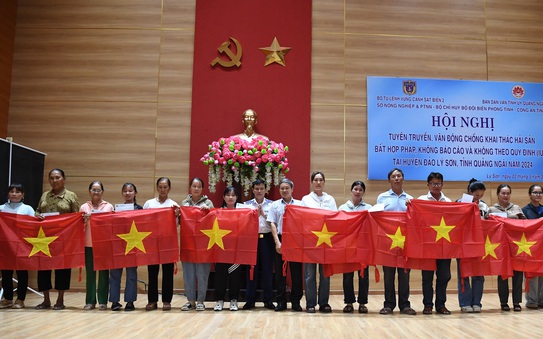 Phối hợp tuyên truyền ngư dân Lý Sơn chống khai thác hải sản bất hợp pháp