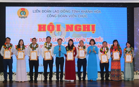 tỷ lệ kèo nhà cái 88 Hoà biểu dương 83 cán bộ tiêu biểu