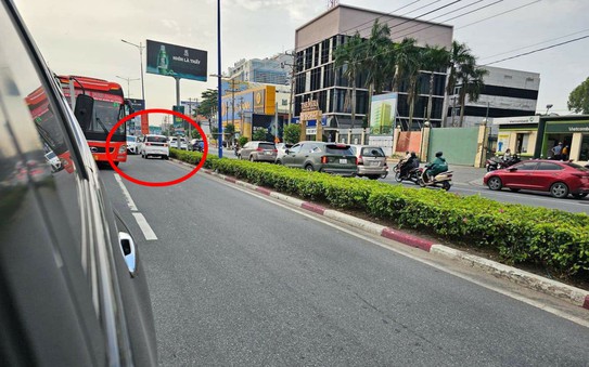 Ngỡ ngàng clip tỷ lệ cá cược kèo nhà cái phụ nữ chạy ô tô ngược chiều trên Quốc lộ 13